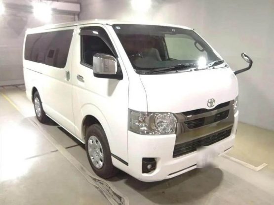 Toyota Hiace 10000 (3)