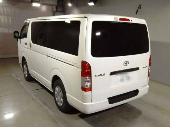 Toyota Hiace 10000 (4)