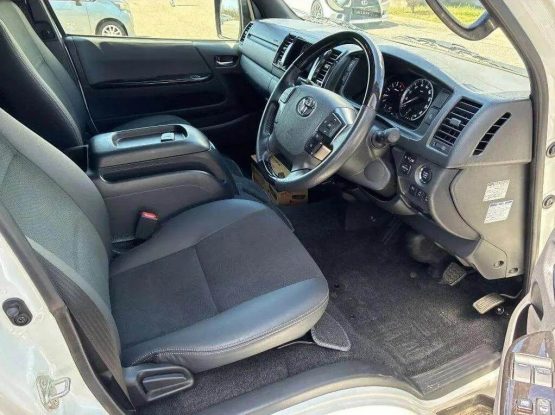 Toyota Hiace 10000 (5)
