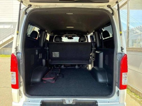 Toyota Hiace 10000 (8)