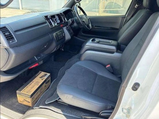 Toyota Hiace 10000 (9)