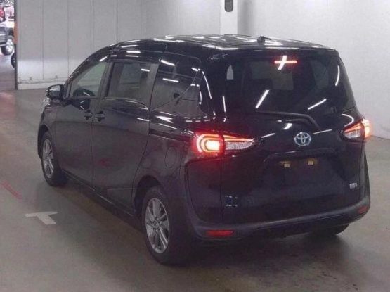Toyota Sienta 29000 (6)