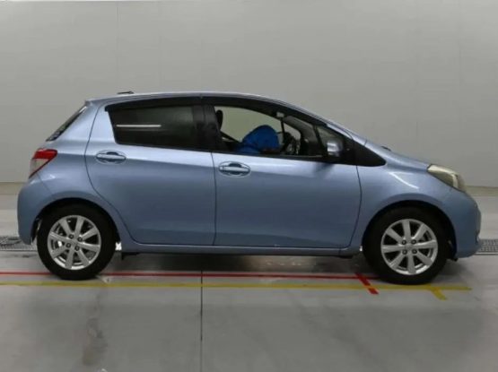 Toyota vitz 30000 (4)