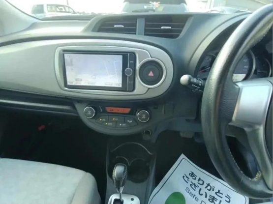 Toyota vitz 30000 (7)